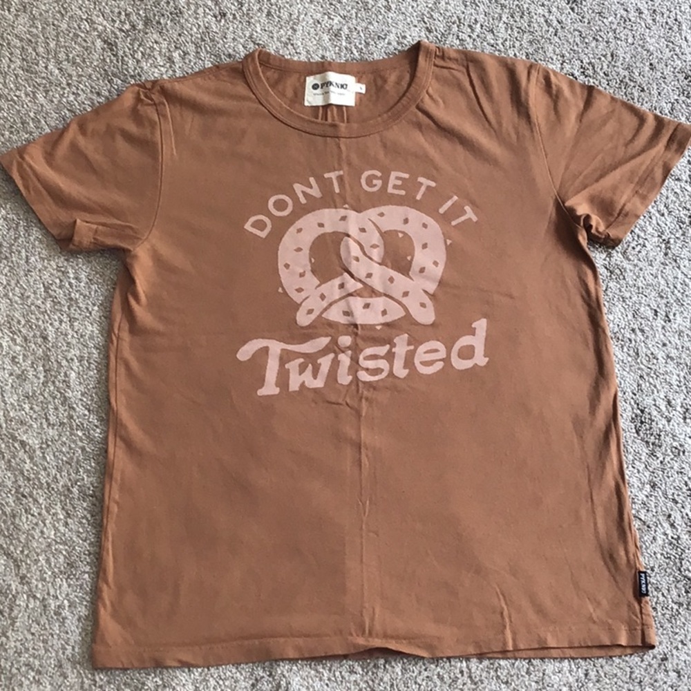 GRAPHIC TEE - SMALL NWOT